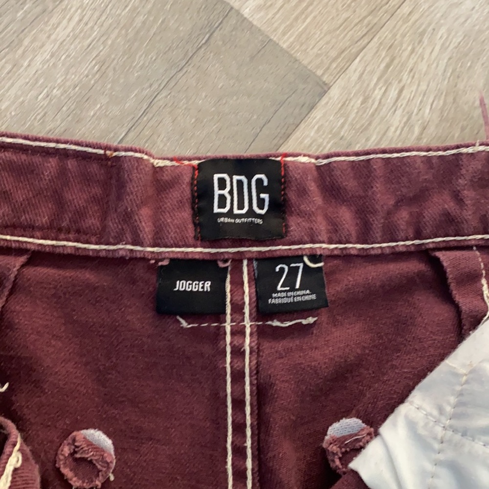 BDG jogger size 27 maroon/ burgundy